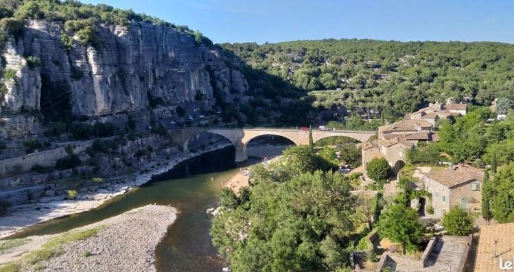 Gite « Les Rives De L'Ardeche » Ucel Eksteriør bilde